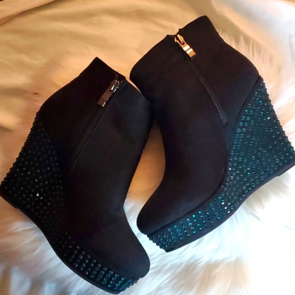 NEW Women’s Black Synthetic Suede Celtics Ankle Boots,Green Rhinestone Wedge